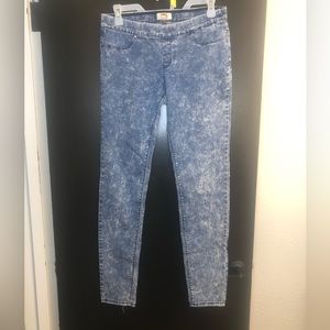 L.E.I Women’s acid wash skinny jeans size M